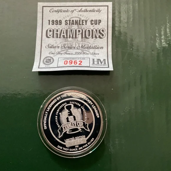 Stanley Cup memorative coin Dallas Stars 1999 mint condition.   H94 - Picture 2 of 3